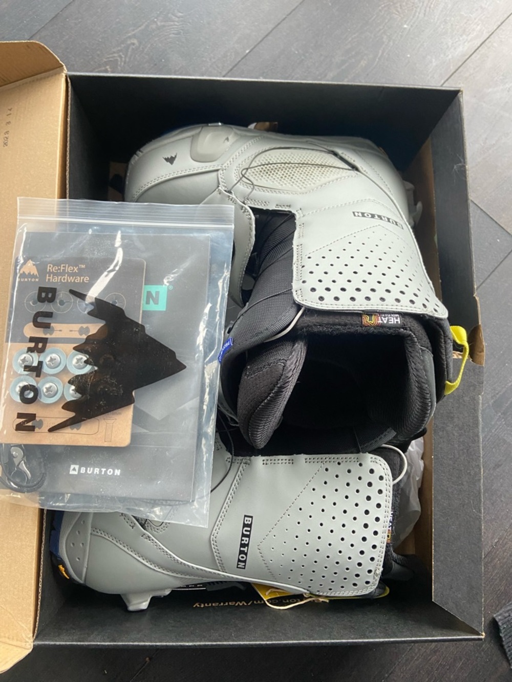Burton Kids Snowboard Boots Photon 50 in Gray and Black - Picture 5 of 6